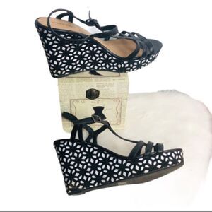 Maurices | strap wedges sandals sz 10B‎